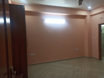 Room in 3 BHK Apartment at Shri Banke Vihari, Sector 56 – for Rent