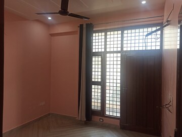 Room in 3 BHK Apartment at Shri Banke Vihari, Sector 56 – for Rent