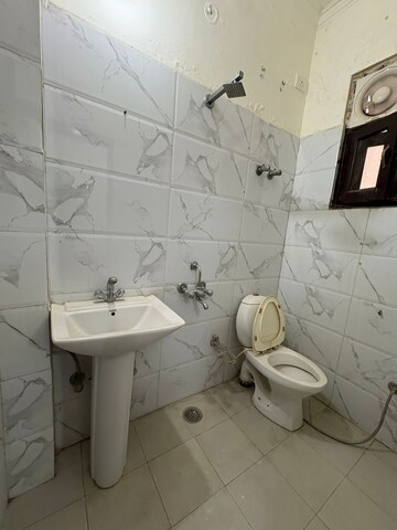Bathroom in 2 BHK Builder Floor at Suncity Township Gurgaon, Sector 54 – for Rent