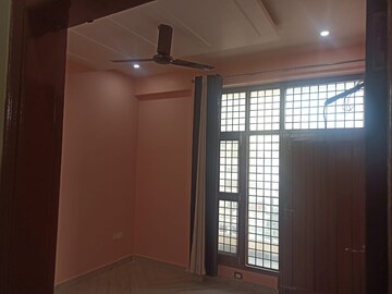 Room in 3 BHK Builder Floor at Suncity Township Gurgaon, Sector 54 – for Rent