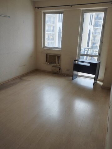 Room in 4 BHK Apartment at DLF Westend Heights, Sector 53 – for Rent