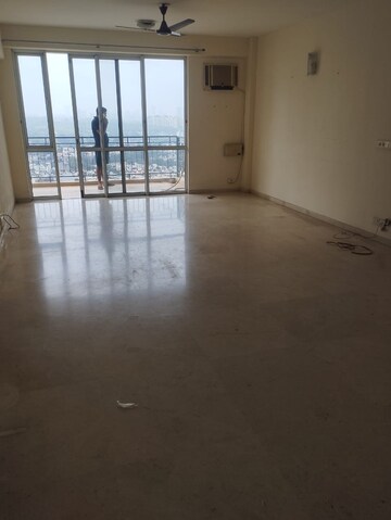 Room in 4 BHK Apartment at DLF Westend Heights, Sector 53 – for Rent
