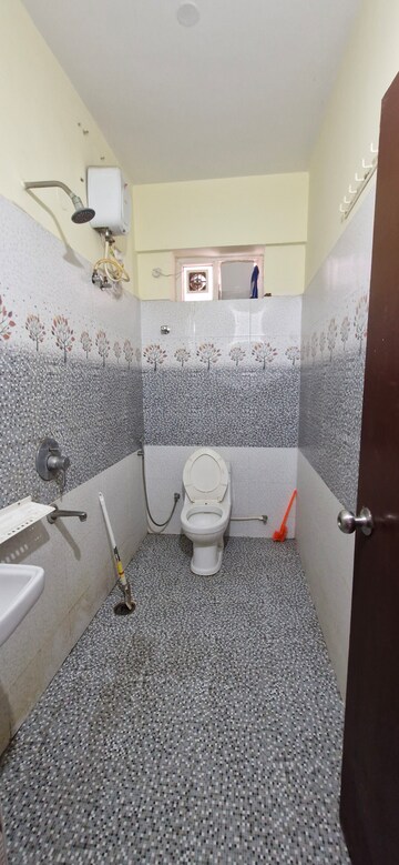 Master Bedroom in 2 BHK Builder Floor at Kondapur – for Rent