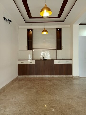 Room in 3.5 BHK Builder Floor at Sector 28 – for Rent