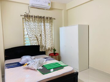 Bedroom in 2 BHK Builder Floor at Manikonda – for Rent