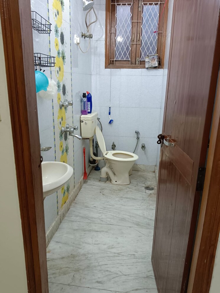 Attached Bathroom, lajpat nagar 1 Bedroom 459 Sq.Ft. Builder Floor In Lajpat Nagar Delhi 7907939