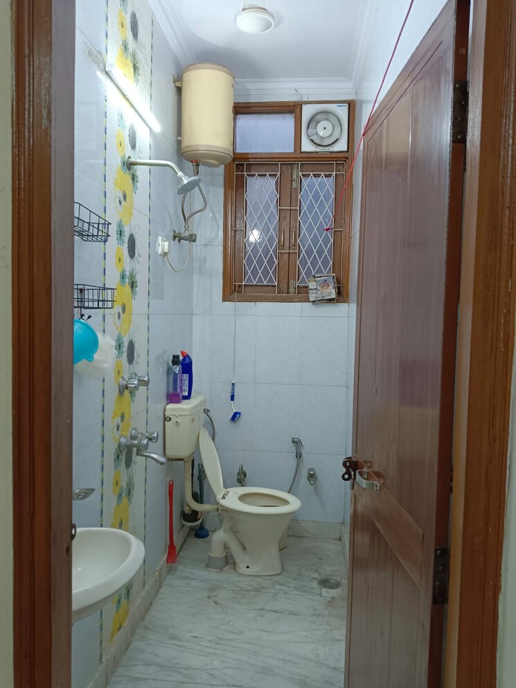 Bathroom, lajpat nagar 1 Bedroom 459 Sq.Ft. Builder Floor In Lajpat Nagar Delhi 7907939