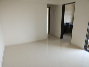 Room in 2 BHK Apartment at Runwal Eirene, Balkum Pada – for Rent