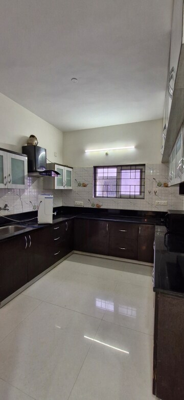 Master Bedroom in 3 BHK Builder Floor at Kondapur – for Rent