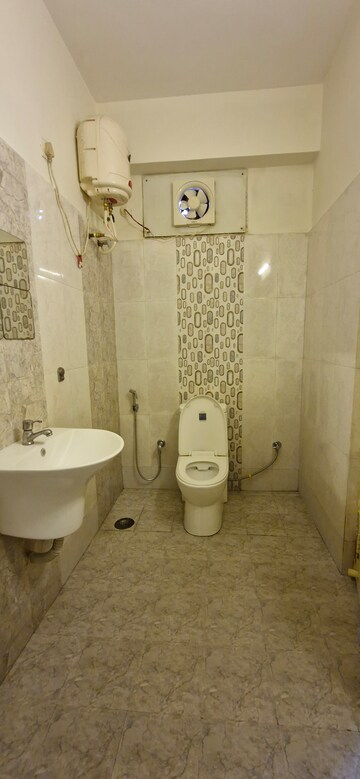 Master Bedroom in 3 BHK Builder Floor at Kondapur – for Rent