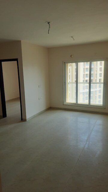 Room in 2 BHK Apartment at Runwal Eirene, Balkum Pada – for Rent