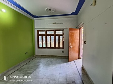 Master Bedroom in 2.5 BHK Independent House at Gomti Nagar – for Rent