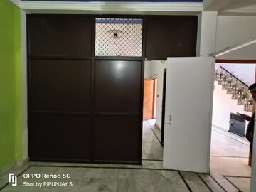 Room in 2.5 BHK Independent House at Gomti Nagar – for Rent