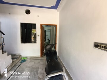 Parking in 2.5 BHK Independent House at Gomti Nagar – for Rent