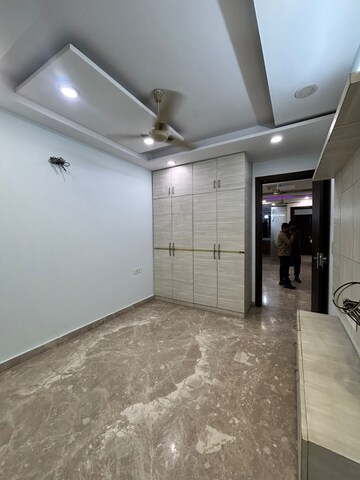 Room in 3 BHK Builder Floor at Paschim Vihar – for Rent