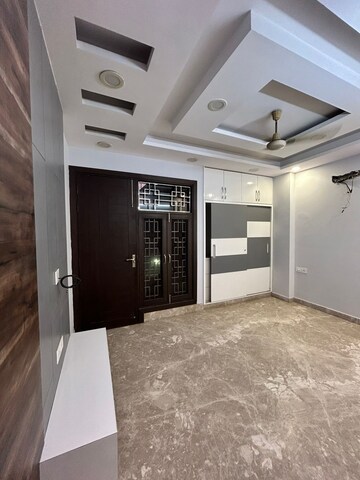 Parking in 3 BHK Builder Floor at Paschim Vihar – for Rent
