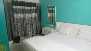 Bedroom in 2 BHK Apartment at Gomti Nagar – for Rent
