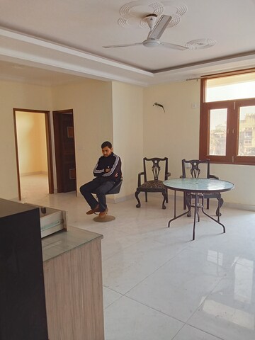 Room in 2 BHK Builder Floor at Vasant Kunj – for Rent