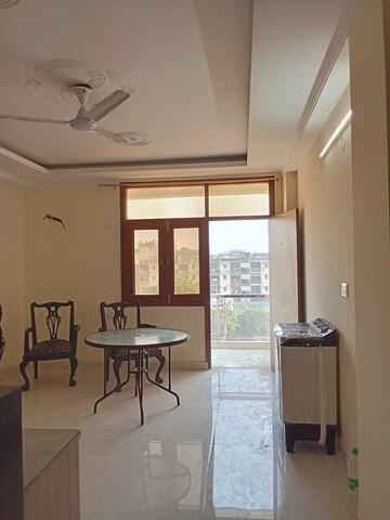 Room in 2 BHK Builder Floor at Vasant Kunj – for Rent