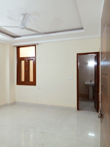 Room in 2 BHK Builder Floor at Vasant Kunj – for Rent