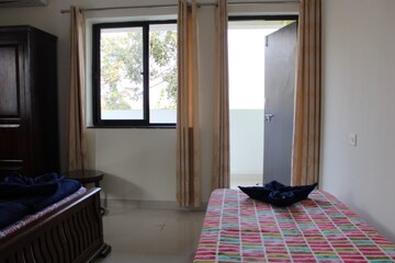 Room in 1 BHK Apartment at Candolim – for Rent