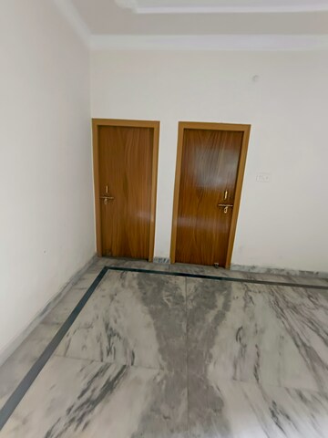 Room in 3 BHK Independent House at Jankipuram – for Sale