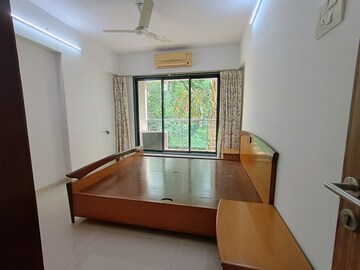 Room in 2 BHK Apartment at Gold Crest Apartment Chembur, Chembur – for Rent