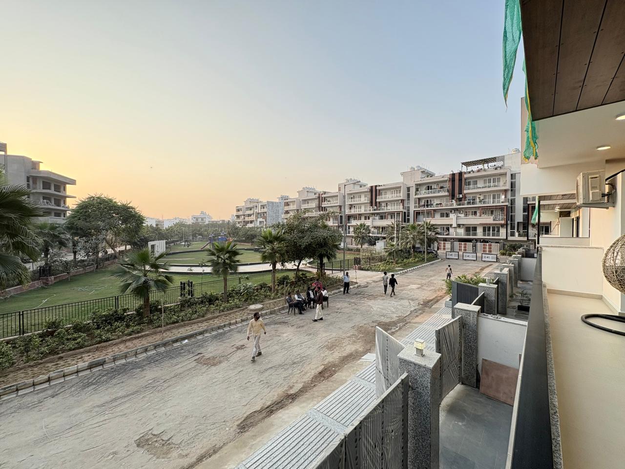 3.5 BHK + Servant Room,Extra Room 270 Sq.Yd. Builder Floor in Ansal Versalia Avante