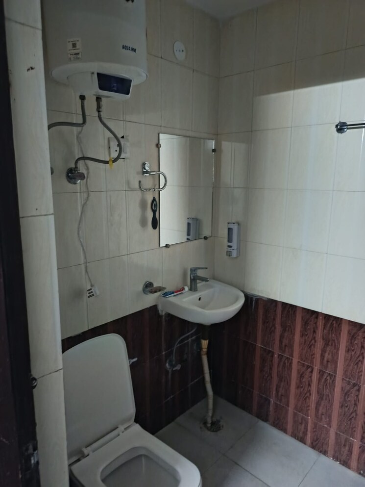 Bathroom, cosmos-executive 2 Bedroom 1100 Sq.Ft. Apartment In Sector 3 Gurgaon 7908410