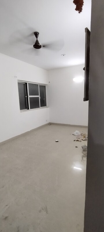 Room in 3 BHK Apartment at Sare Springview Floors, Lal Kuan – for Sale