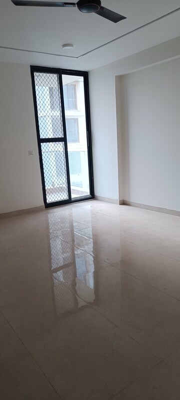 Room in 4 BHK Apartment at Om Pallacia, C-Scheme – for Rent
