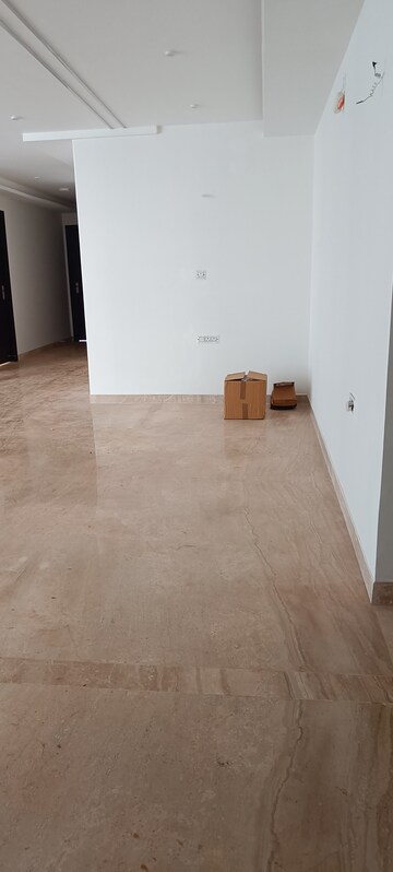 Room in 4 BHK Apartment at Om Pallacia, C-Scheme – for Rent