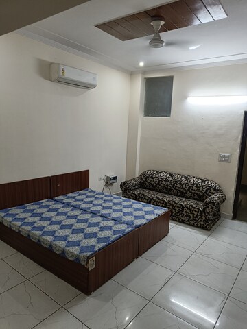 Bedroom in Studio Builder Floor at Ansal Sushant Lok I, Sector 43 – for Rent