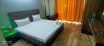 Bedroom in 1 BHK Apartment at Paramount Golfforeste, Zeta I Greater Noida – for Rent