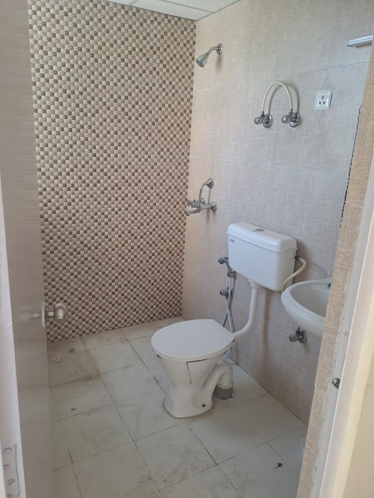 Bathroom, signature-global-solera-2 2 Bedroom 577 Sq.Ft. Apartment In Sector 107 Gurgaon 7908545