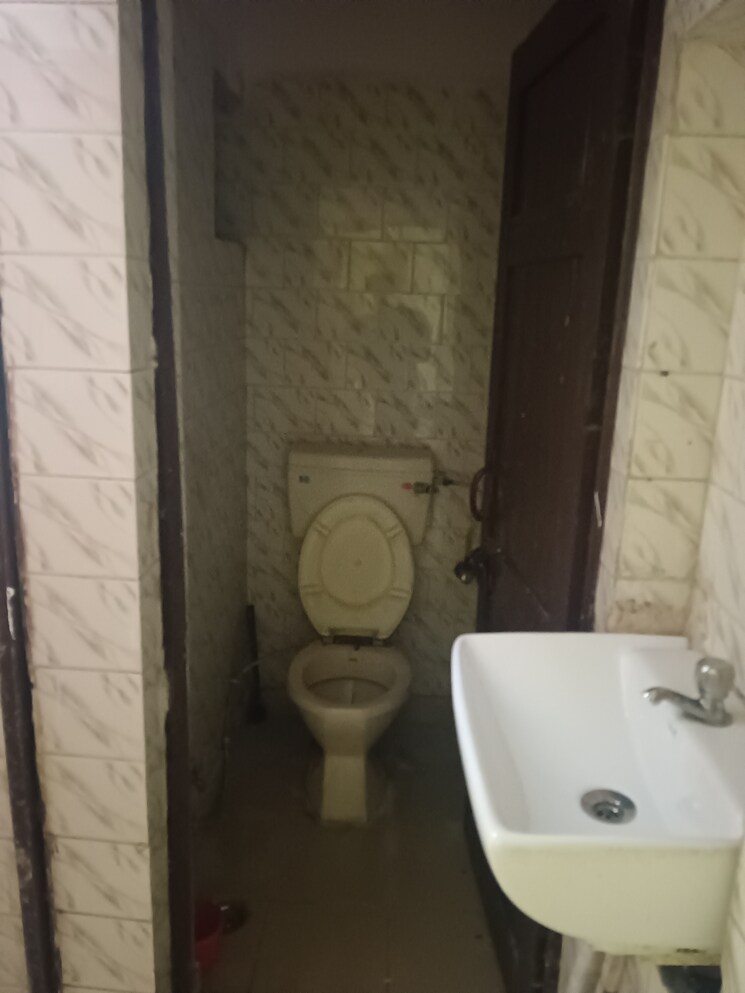 Bathroom, dilshad garden 2 Bedroom 650 Sq.Ft. Apartment In Dilshad Garden Delhi 7908562