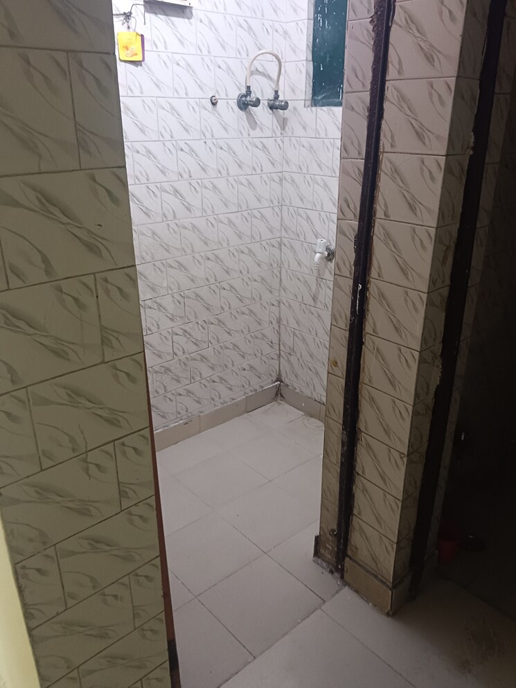 Bathroom, dilshad garden 2 Bedroom 650 Sq.Ft. Apartment In Dilshad Garden Delhi 7908562