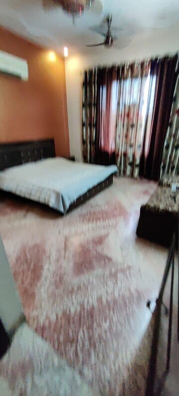 Bedroom in 3 BHK Builder Floor at Sector 23 – for Rent