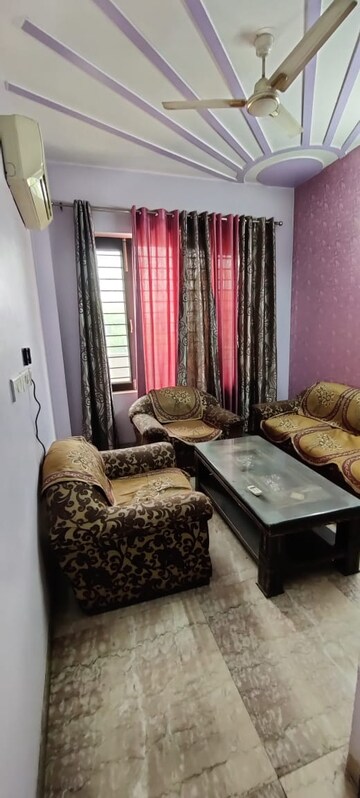 Bedroom in 3 BHK Builder Floor at Sector 23 – for Rent