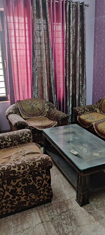 Living Room in 3 BHK Builder Floor at Sector 23 – for Rent
