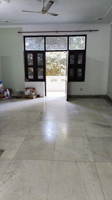 Parking in 2 BHK Builder Floor at Sector 23 – for Rent
