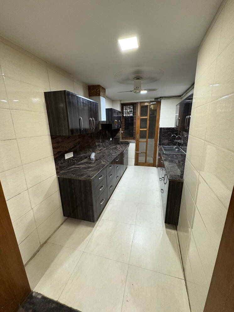 Kitchen, dlf-richmond-park 4 Bedroom 2905 Sq.Ft. Apartment In Sector 43 Gurgaon 7908679