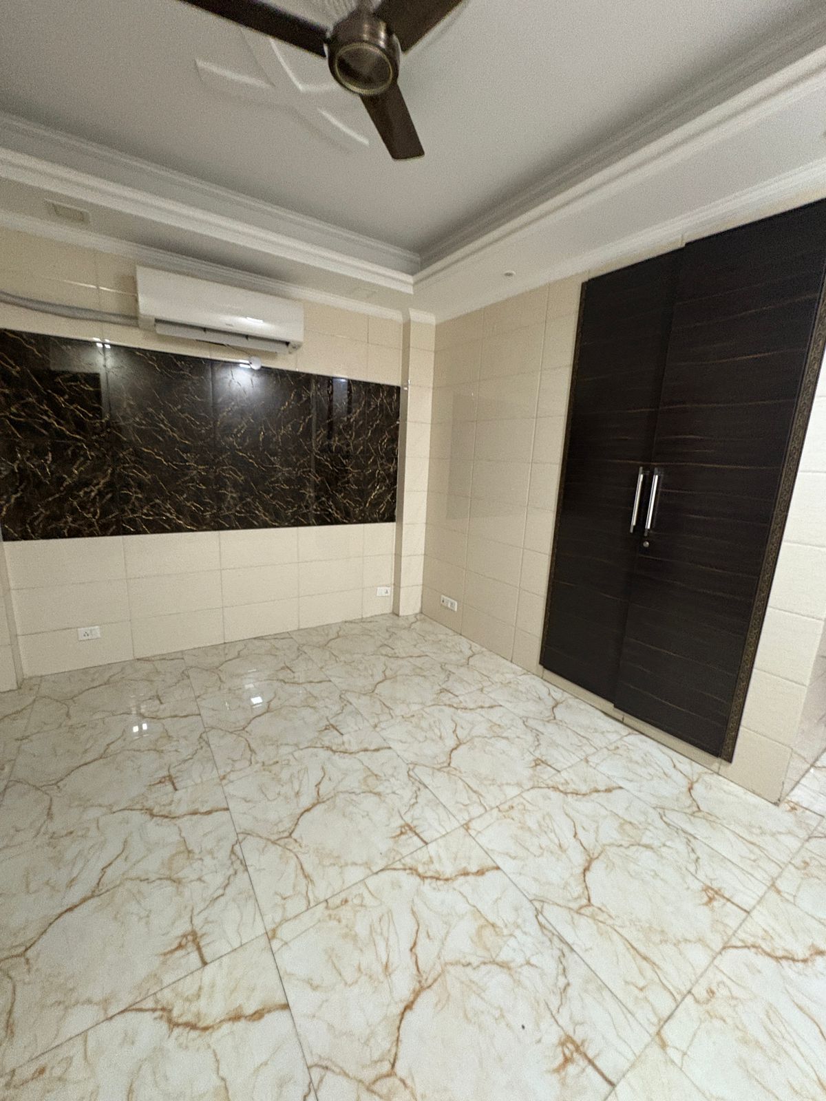 4 BHK + Servant Room Apartment For Sale in DLF Richmond Park