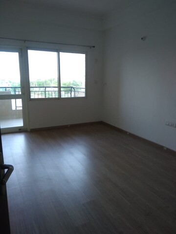 Room in 2.5 BHK Apartment at Ramprastha Awho, Sector 95 – for Rent
