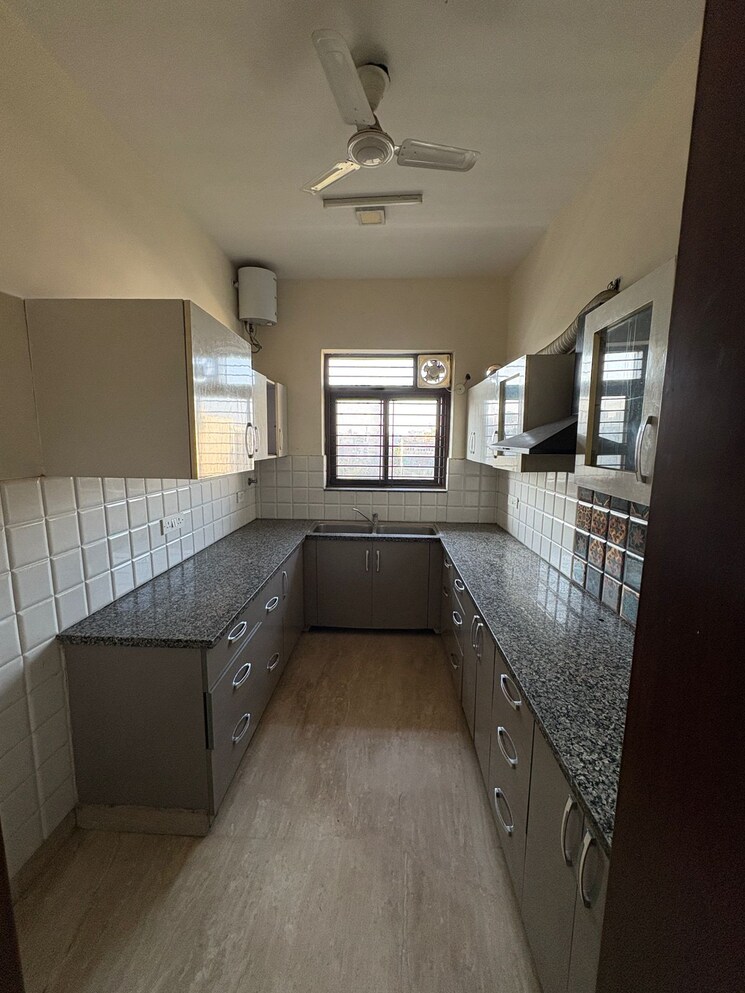 Kitchen, suncity-platinum-towers 4 Bedroom 3150 Sq.Ft. Apartment In Sector 28 Gurgaon 7908713