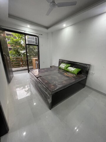 Room in 3 BHK Builder Floor at Ansal Plaza Sector-23, Sector 23 – for Rent