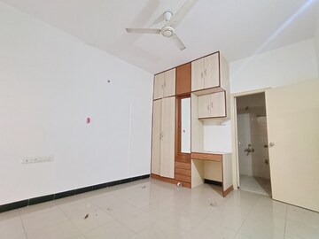 Room in 2 BHK Apartment at Aishwarya Eastwoods, Hsr Layout – for Rent