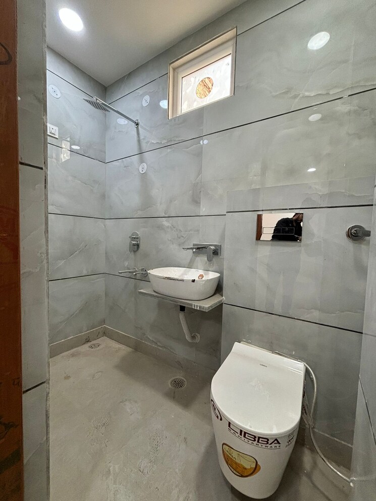 Attached Bathroom, shastri nagar 2.5 Bedroom 650 Sq.Ft. Builder Floor In Shastri Nagar Delhi 7908796
