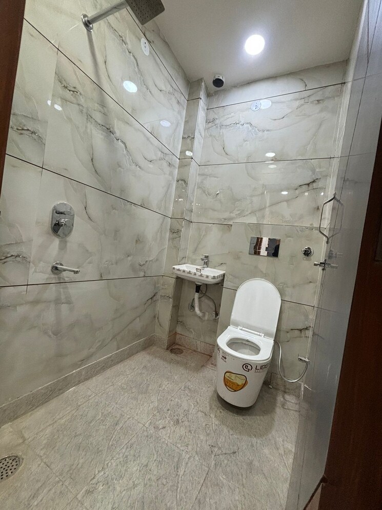 Bathroom, shastri nagar 2.5 Bedroom 650 Sq.Ft. Builder Floor In Shastri Nagar Delhi 7908796