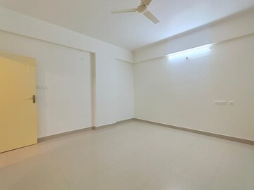 Room in 3 BHK Apartment at Purvi Lotus, Hsr Layout – for Rent
